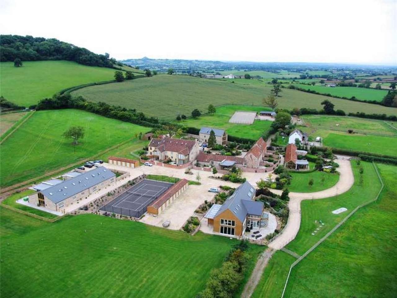 Luxury Barn Conversion Уелс Екстериор снимка