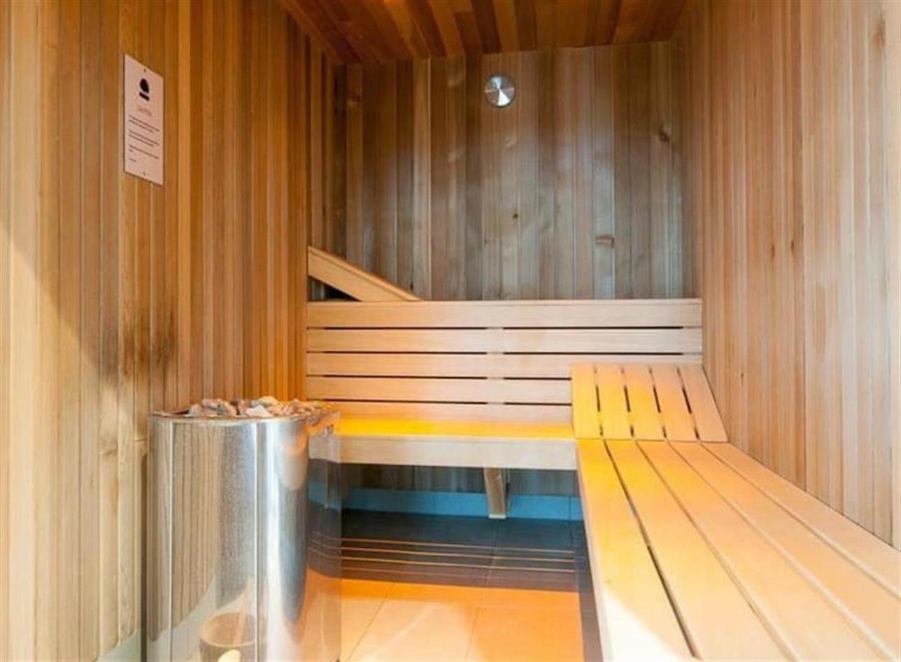 Luxury Barn Conversion Уелс Екстериор снимка